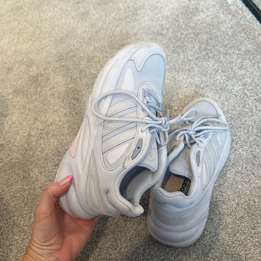 Adidas Sneakers